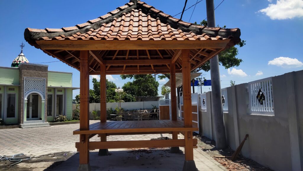 Pemasangan Berugak Untuk Mushalla Umum Al Muttaqin Kuripan